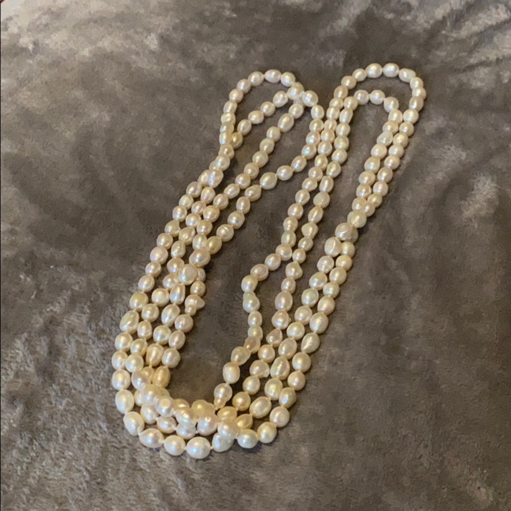 Freshwater pearl necklace 36in + free gift!